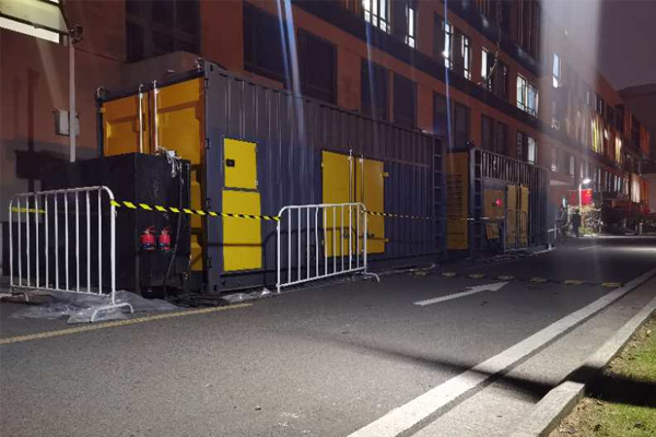 即墨柴油发电机组的输出电压是如何调节的？